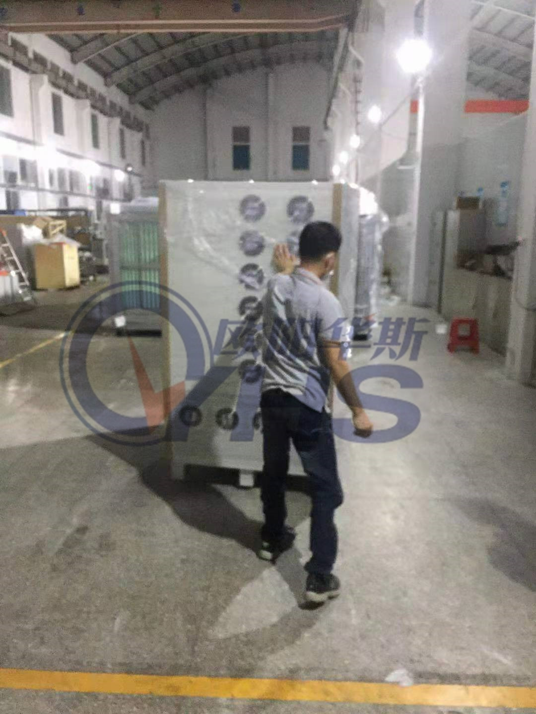 ����200KVA��Ƶ��Դ�����440V 60HZ�����Գ��ڷ��37KW
