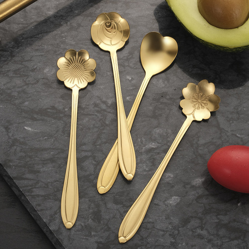 Creative stainless steel cherry blossom spoon, Japanese-style, popular coffee spoon, gold-plated, long handle, ice cream dessert stirrer, small spoon