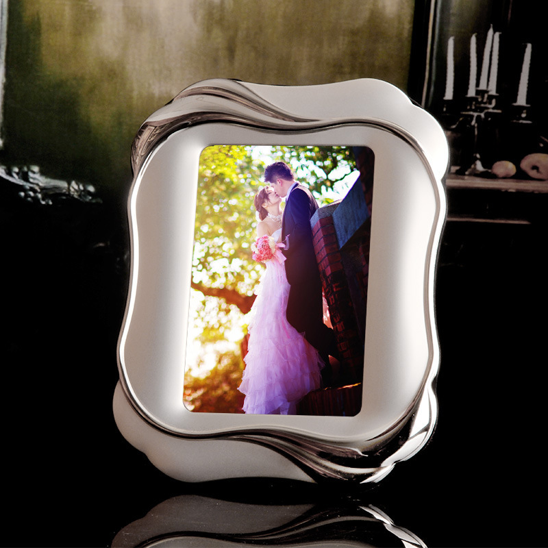 Wholesale Photo Frame Empty Frame European Metal Wall Hanging 8inch 10inch Photo Frame Wedding Dress Couple Home Table Frame Photo