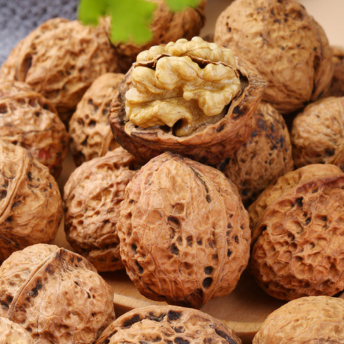 New Arrival Walnuts with Thin Skin Yunnan Paper-Peel Walnuts Raw Dry Fruit New Year's Gift Pregnant Women Nuts No Bleaching Dry Black Walnuts Dropshipping