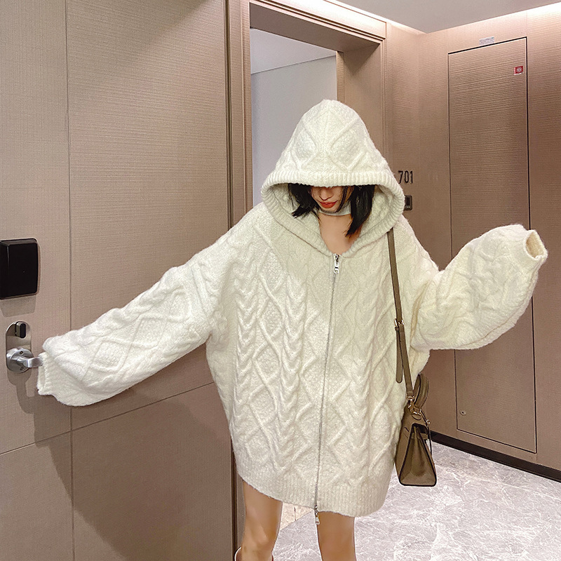 A Lazy Afternoon in England, Sunny White Hooded Sweater and Thick Outwear