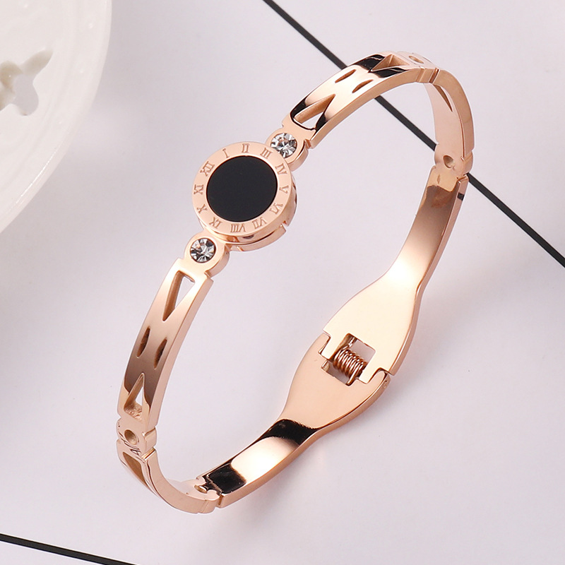 Brazalete de acero de titanio de oro rosa coreano para mujeres no se desvanece en la personalidad del nicho de diseño de moda pulsera roja en línea