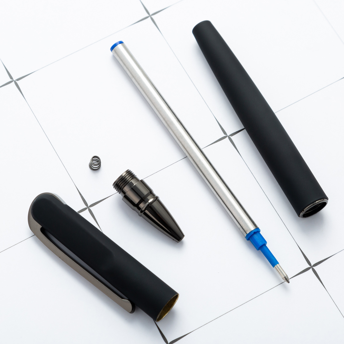 Adhesivo spray de metal negro firma pluma Oficina firma regalo pluma imprimible LOGO publicidad pluma de metal Fuente de la fábrica