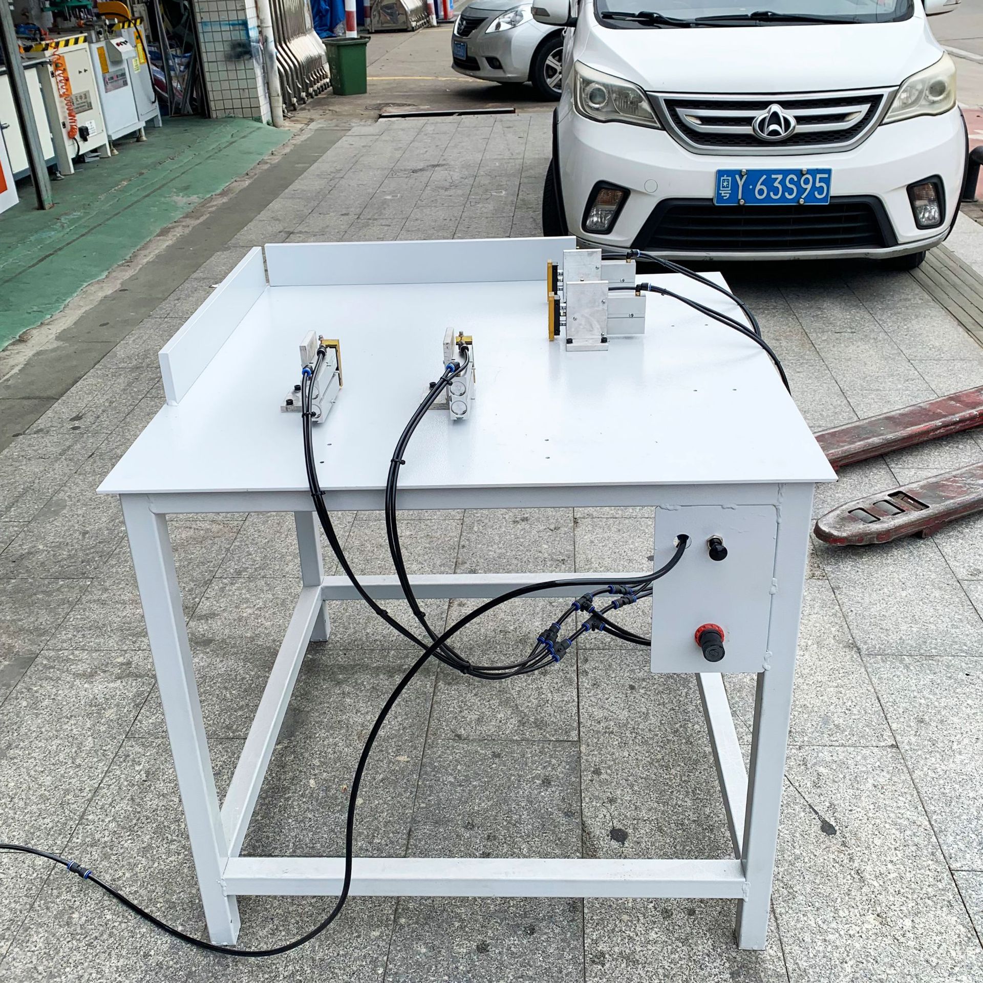 门窗铝合金橱柜浴室柜设备组装工作台合金门调试架