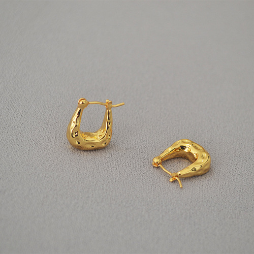 Elegant Vintage Copper-Gold Plated Hammered Texture U-Shaped Earrings for Women