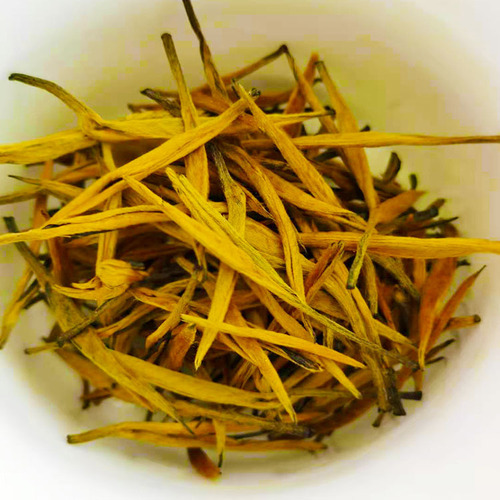 20 grams of Fengqing Dian Hong black tea sample per pack, including Golden Needle, Gold Thread, Gold Tip, Wild Red, Ancient Tree Red, and China Red.