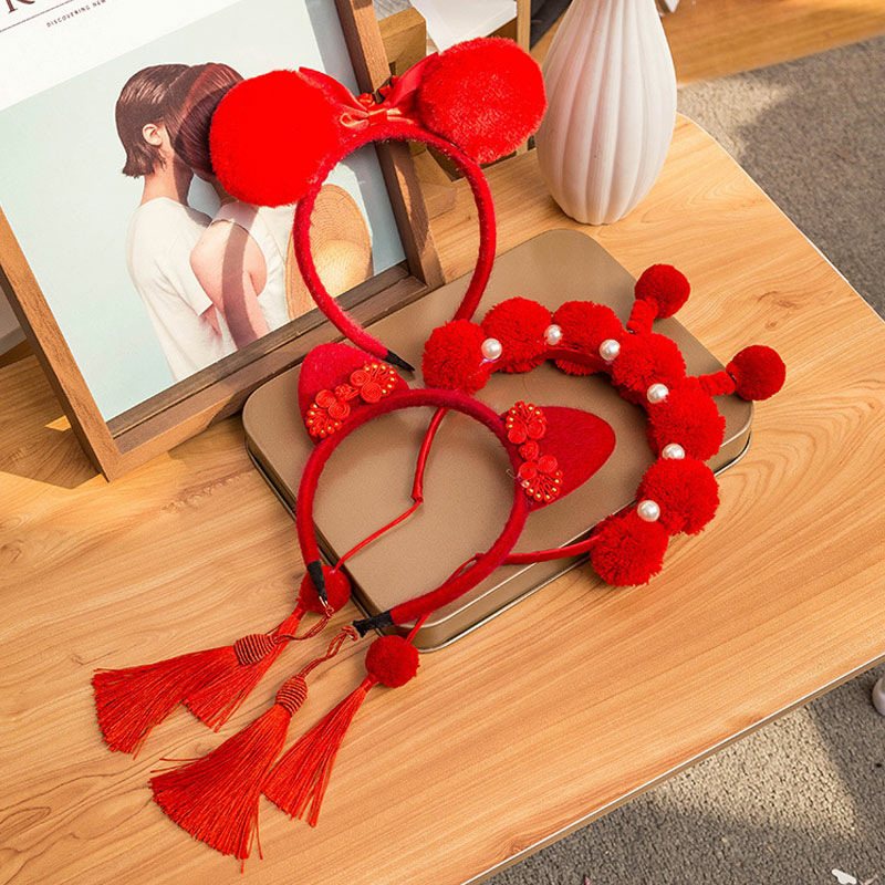 Festive hairgrip with bow