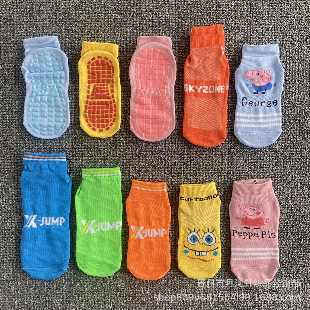 Wholesale spot multi-color amusement park gift trampoline socks dispensing floor socks Four Seasons cheap yoga socks non-slip