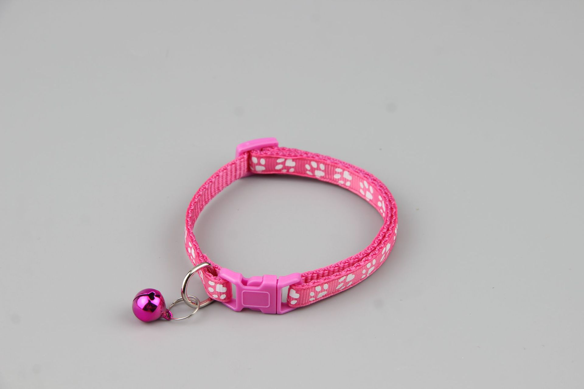 Collar de pegado de mascotas perros gatos una sola huella de pata impresa campana gatos brota gatito de nylon