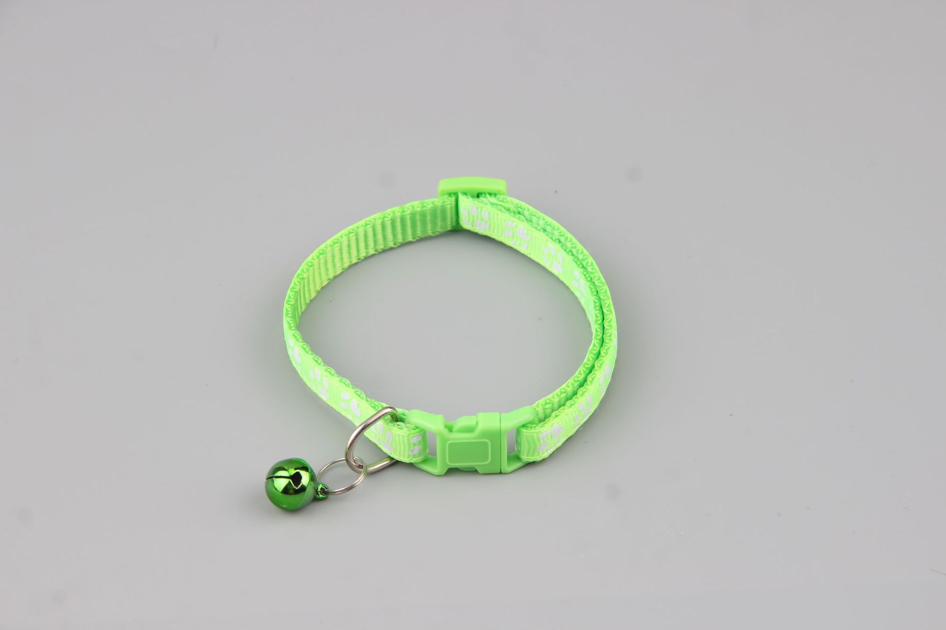 Collar de pegado de mascotas perros gatos una sola huella de pata impresa campana gatos brota gatito de nylon