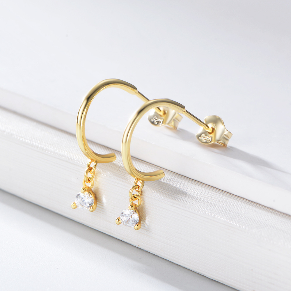 S925 plata esterlina de moda simple Zircon Stud pendientes europeos y americanos transfronterizos nuevos pequeños pendientes de diamantes únicos y frescos joyería del oído de las niñas