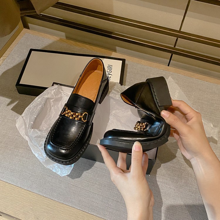 Loafers square toe flat