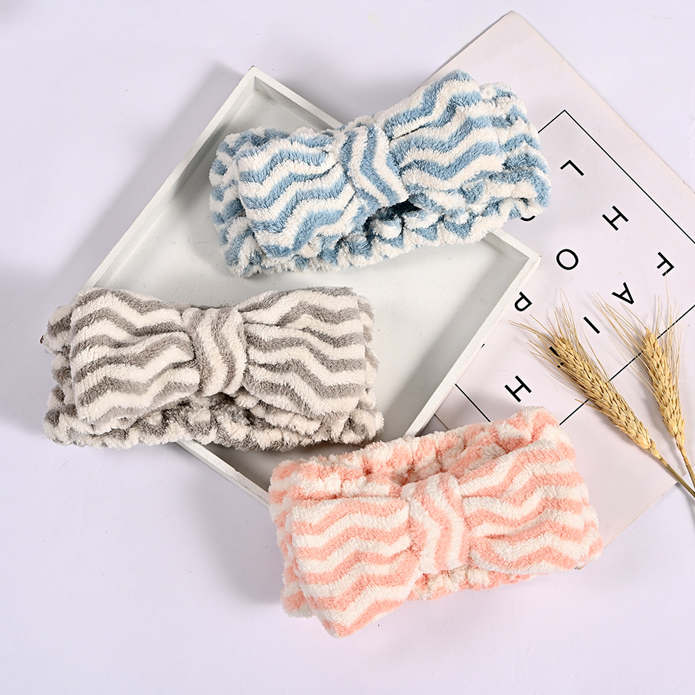 Factory daily necessities Korean coral fleece makeup cute plush girl makeup gift bow hair band accessories