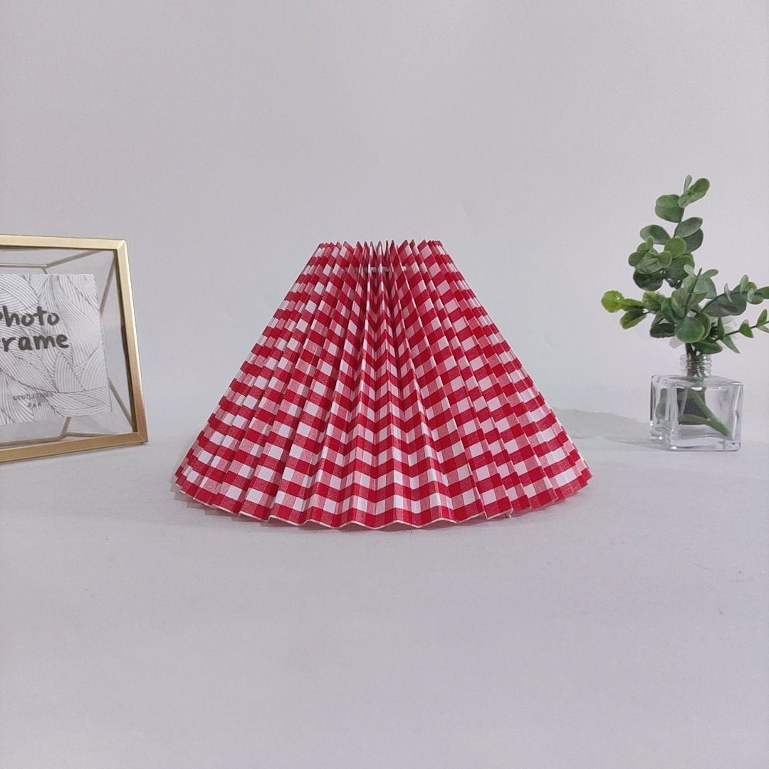 Transfronteriza en stock Corea Del Sur de la vendimia de tela plisada pantalla creativa KD lámpara de mesa accesorios DIY Shell 24CM