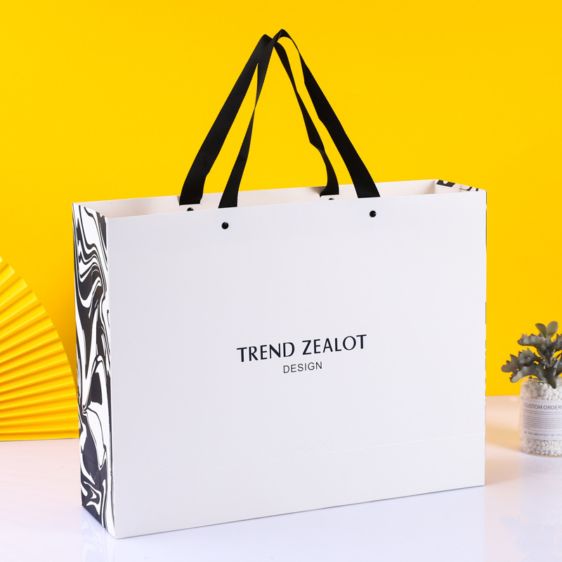 Color sólido ins Ropa Universal bolsa de papel bolsa de embalaje bolsa de compras boutique bolsa de regalo de té para hornear bolsa de papel portátil en stock