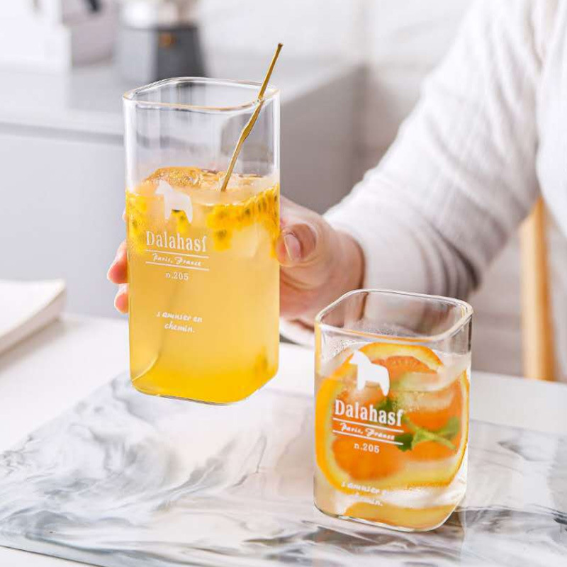 Fábrica al por mayor de vidrio borosilicato taza cuadrada jugo café bebida fría taza cuadrada