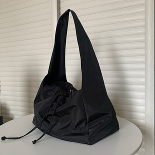 Black nylon shoulder bag, capacious universal one-shoulder bag, internet celebrity