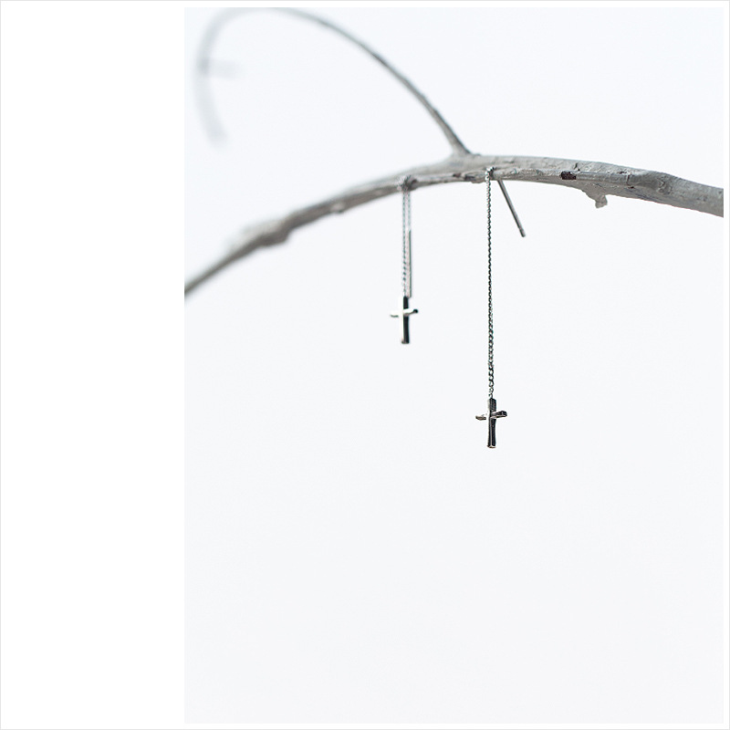 Lodge s925 línea de hongo blanco femenino versión coreana simple cruz larga brillante joyería de oreja fresca y dulce E3871