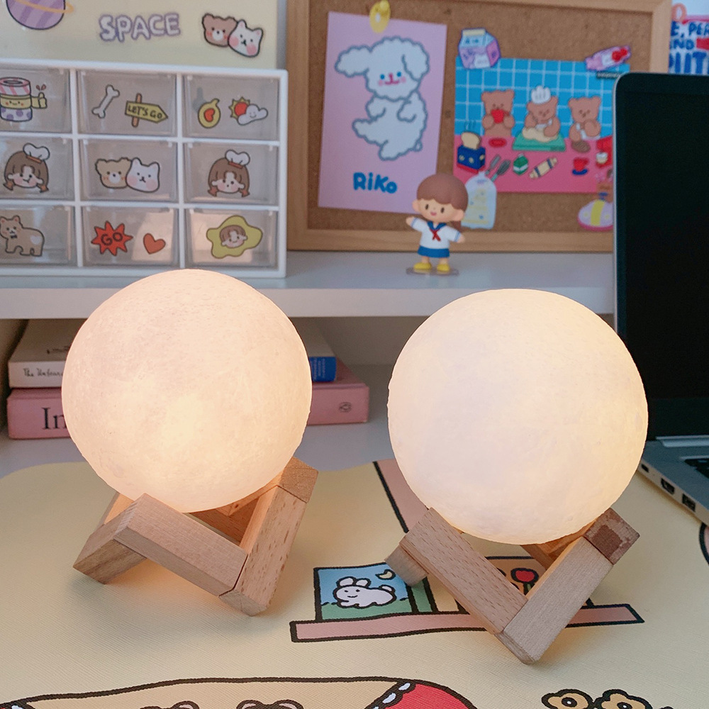 Creative ins nueva lámpara de mesa dormitorio mesita de noche en línea celebridad luz nocturna Lámpara pequeña para niña Luna cielo estrellado proyección sueño