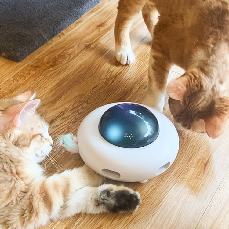 Venta directa de fábrica automática divertido gato juguete eléctrico inteligente gravedad UFO auto-Hola pluma palo de juguete para mascotas