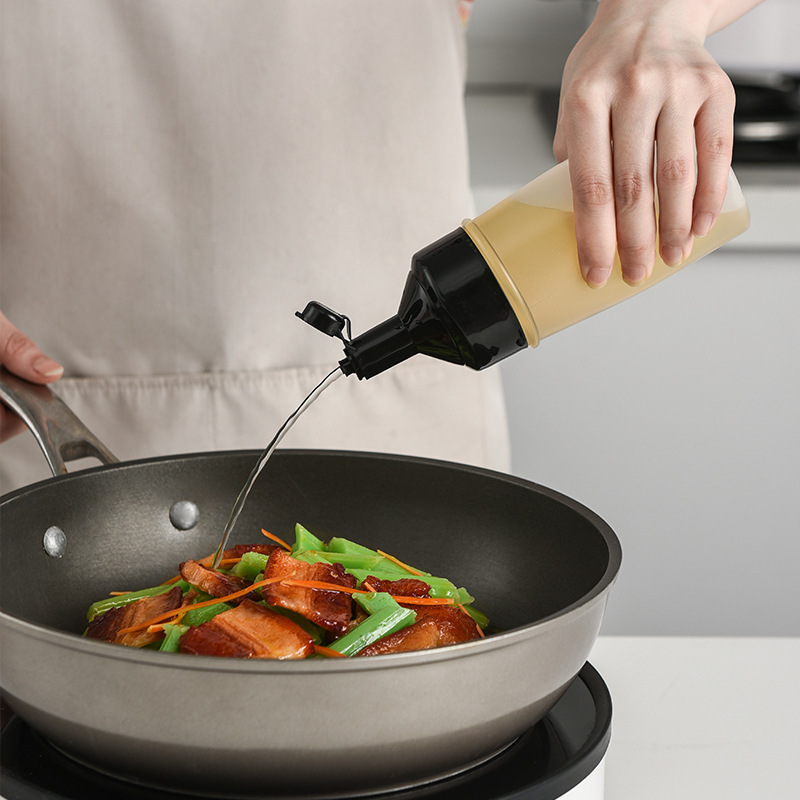 Squeeze oil jug seasoning bottle soy sauce bottle seasoning jar salad sauce bottle plastic squeeze oil bottle vinegar bottle