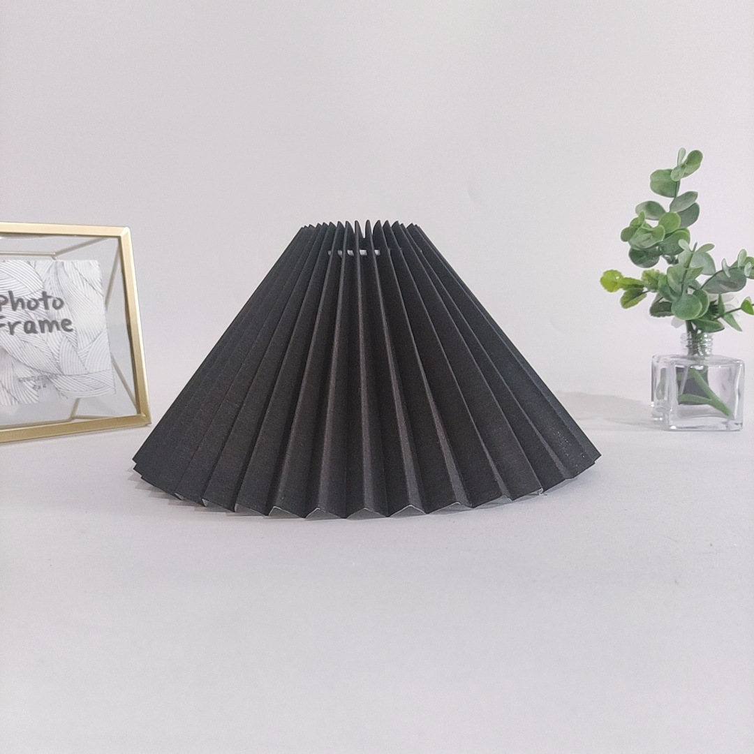 Transfronteriza en stock Corea Del Sur de la vendimia de tela plisada pantalla creativa KD lámpara de mesa accesorios DIY Shell 24CM