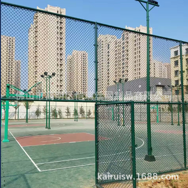 体育场护栏网铁丝网防护网镀锌勾花网菱形围栏球场围栏网隔离网