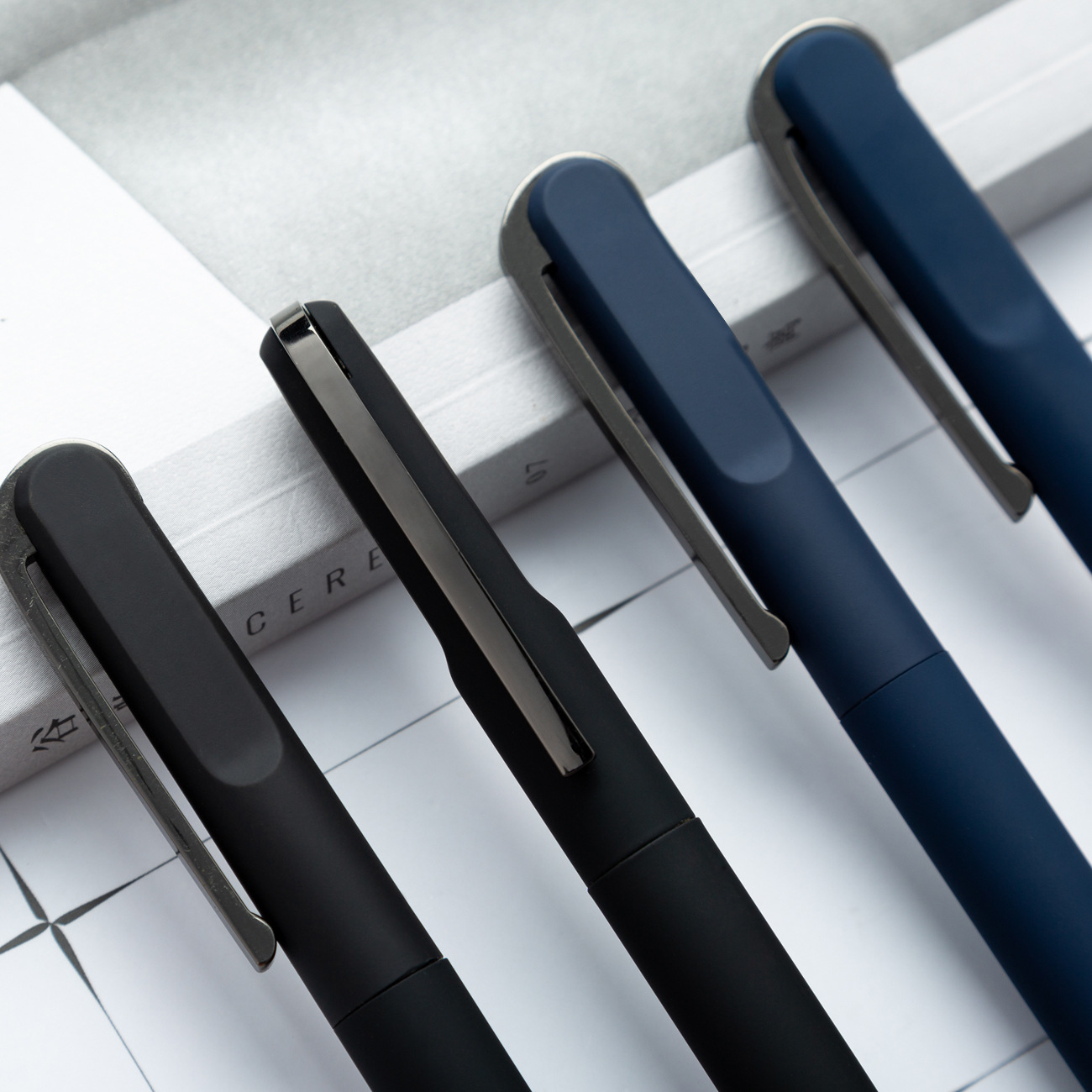 Adhesivo spray de metal negro firma pluma Oficina firma regalo pluma imprimible LOGO publicidad pluma de metal Fuente de la fábrica