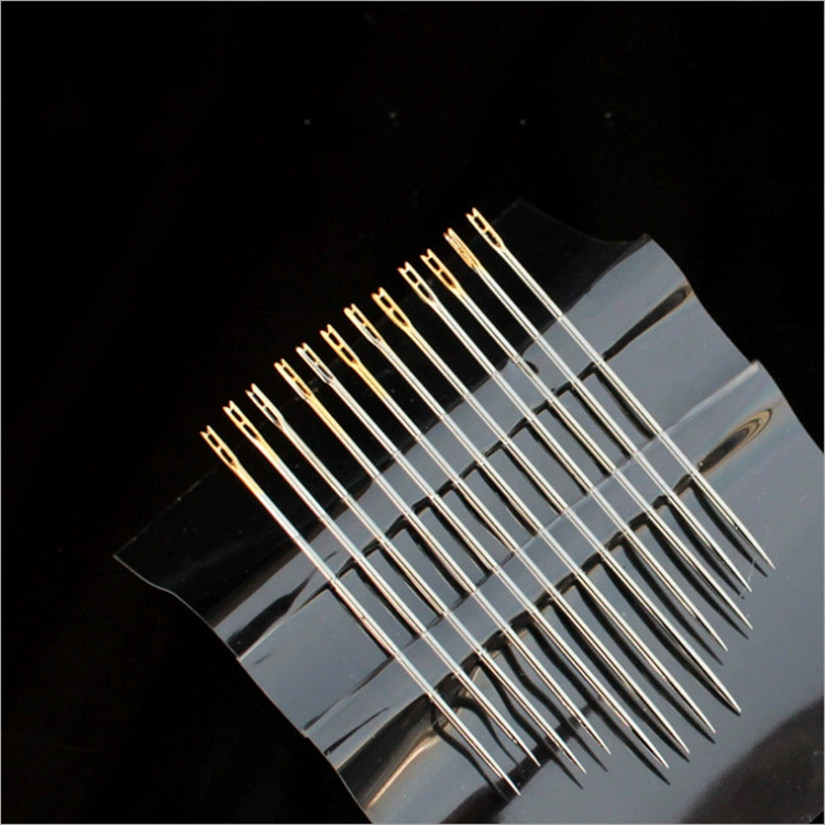 Старик использует иглу для самопирсинга, ручной пирсинг без иглы для ушей прямо через золотой хвост, и вешает слепой пирсинг без иглы.