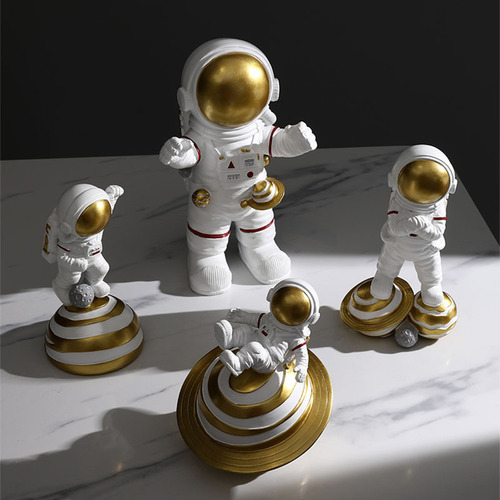 Nordic creative astronaut astronaut small ornaments resin light luxury room TV cabinet desktop soft decoration gift