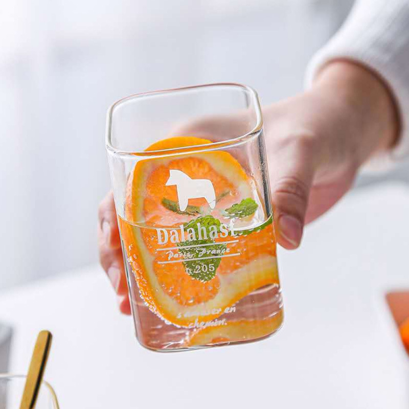 Fábrica al por mayor de vidrio borosilicato taza cuadrada jugo café bebida fría taza cuadrada