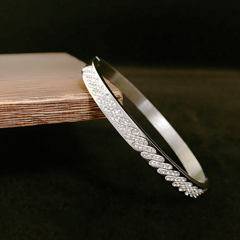Titanium Steel Full Diamond Bracelet Electroplated Gold Slanted Design Couple Jewelry Classic Fashionable Geometric Bangle For Women_voghion.com