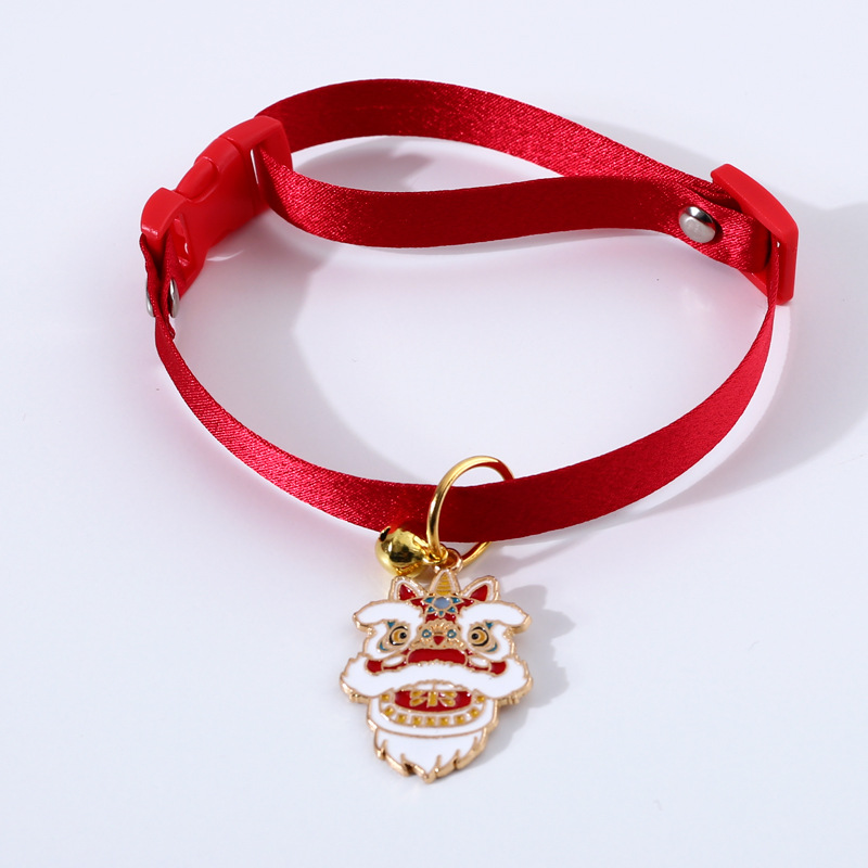 Productos para mascotas de Año Nuevo campana de viento china botón de seguridad felino accesorios collar Fuchun colgante de dragón