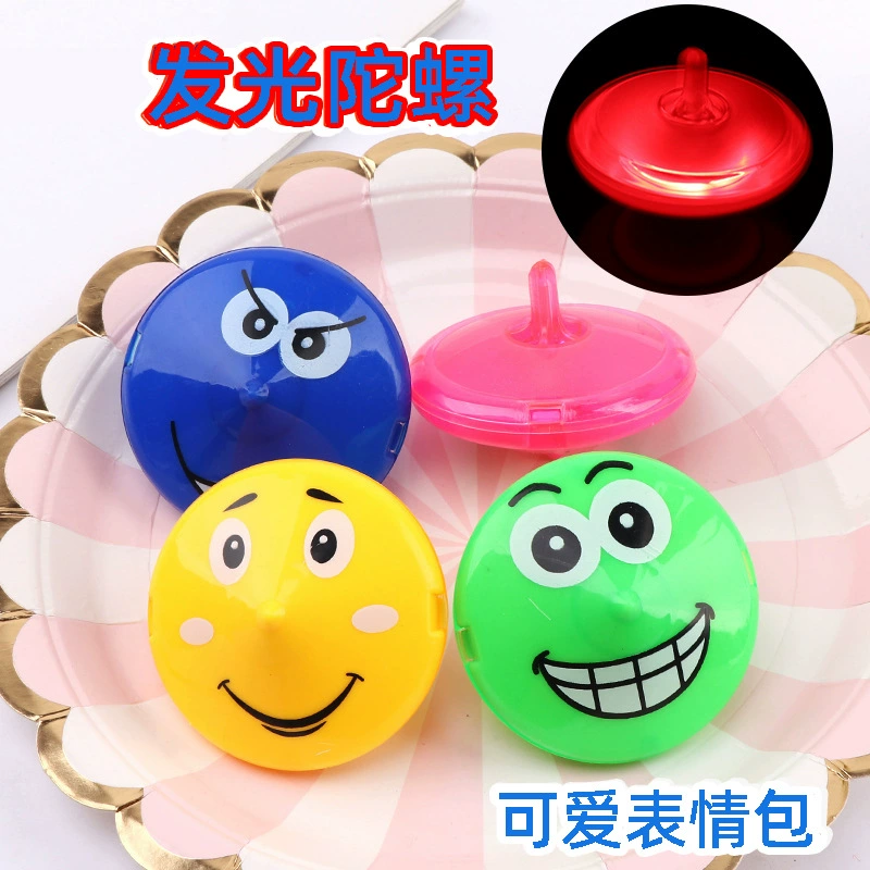 Вращающийся флэш-гироскоп детский маленький подарок Светящийся наземный поворотный гироскоп ночной рынок киоск призовая игрушка прямые поставки оптом