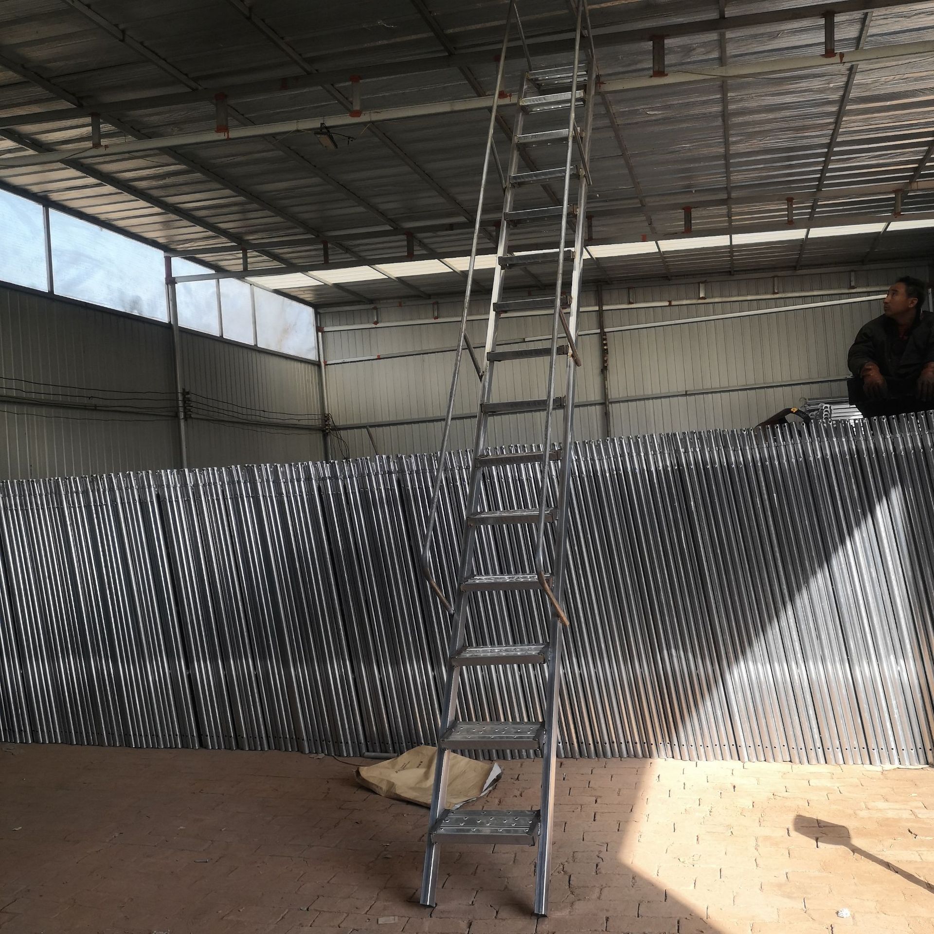 批发铝合金爬梯上楼顶梯子室外爬梯家用铝合金扶手梯登高基坑梯子