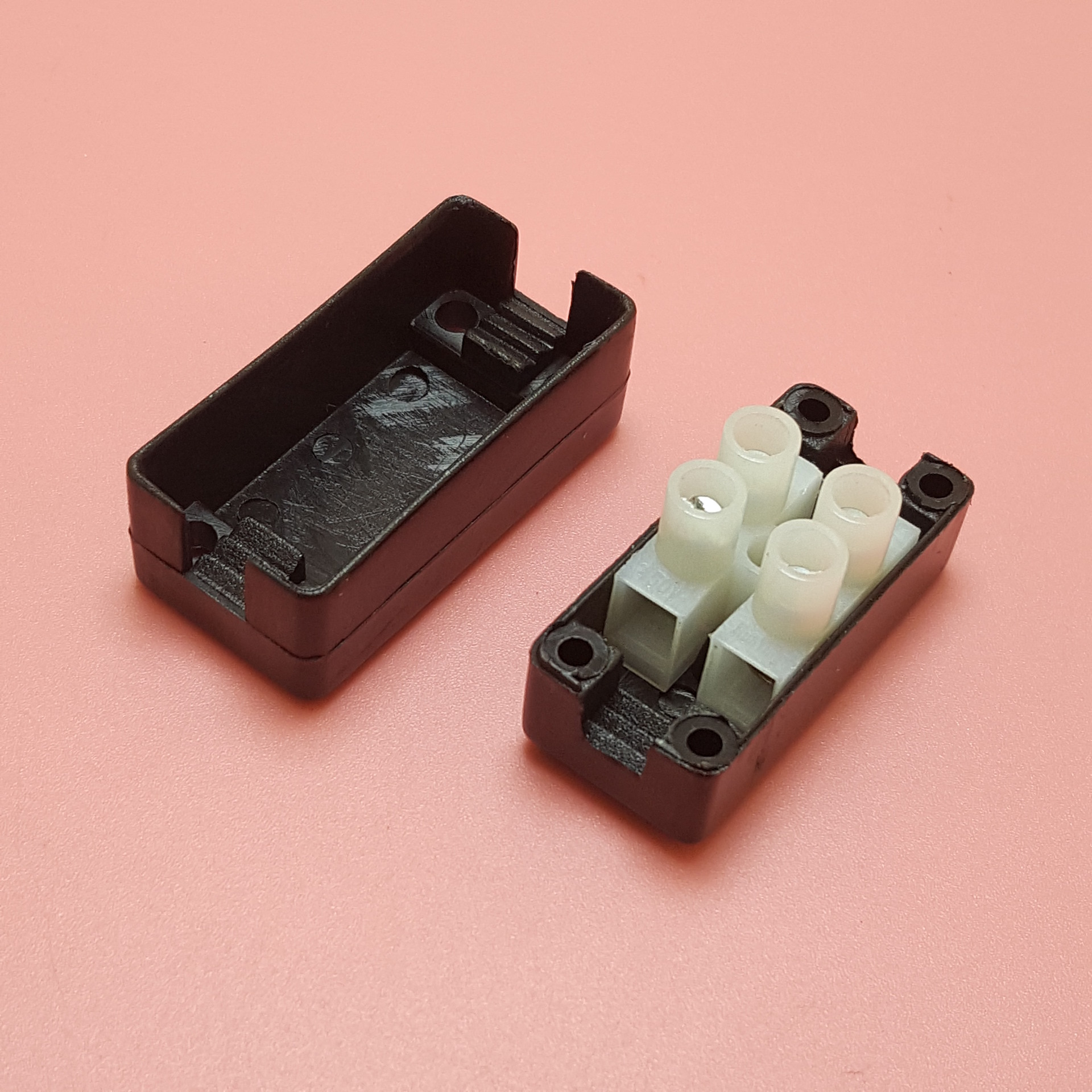 HE251两位接线盒适配8mm间距2P端子防漏电接线盒欧规端子盒