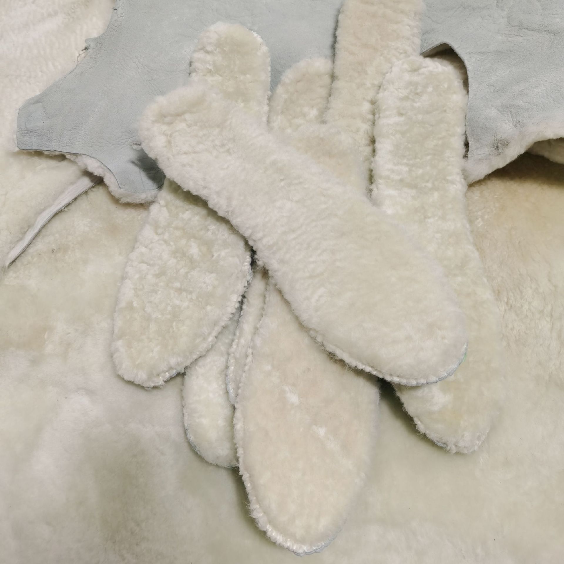 Invierno de lana de piel integrada de los hombres Plantilla de algodón de lana forrada de lana caliente hecho a mano de los hombres de la plantilla de regalo de alta calidad