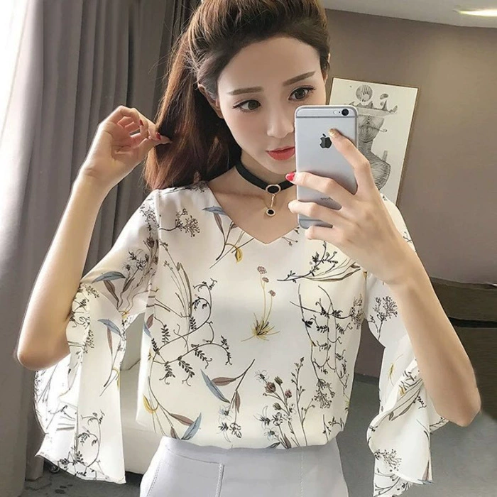 Цветочный расклешанный рукав шифоновая рубашка женская 2025 новая женская нижняя рубашка с V-образным вырезом свежий топ простой прилив