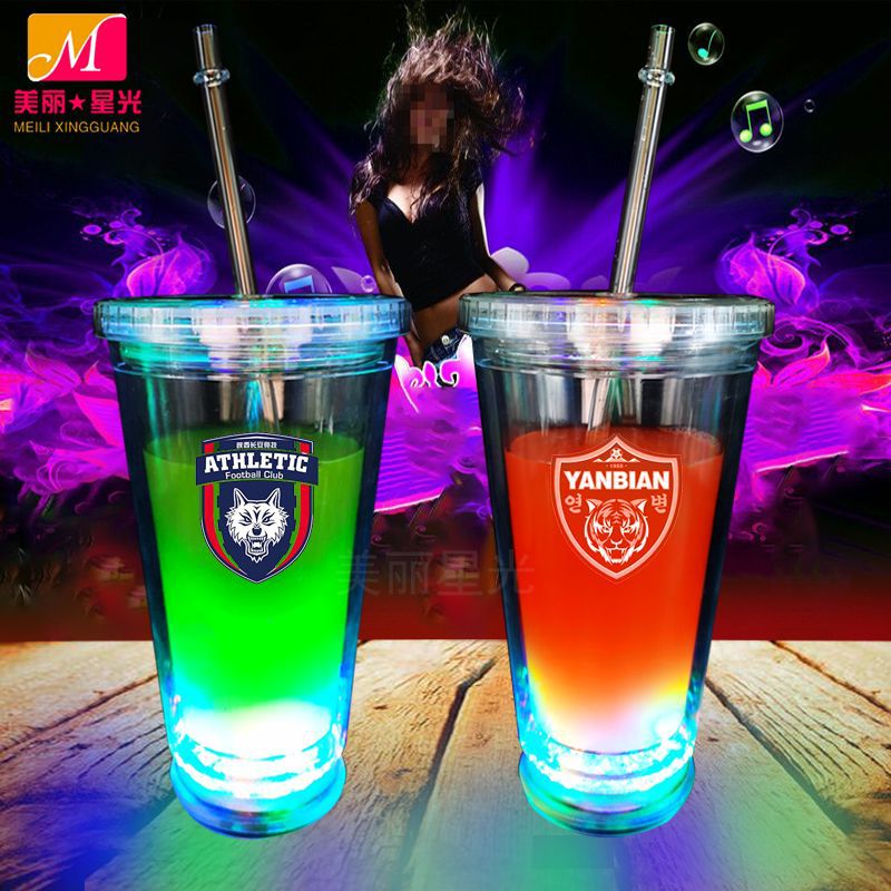 Taza de paja luminosa led al por mayor 450ml taza luminosa de doble capa taza de paja de bebida de té con leche de plástico de grado alimenticio