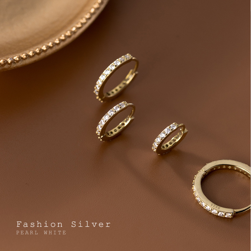 Eloch s925 plata coreana temperamento simple perforación de orejas perforación de orejas para mujeres pequeñas orejas redondas frescas y compactas M00730