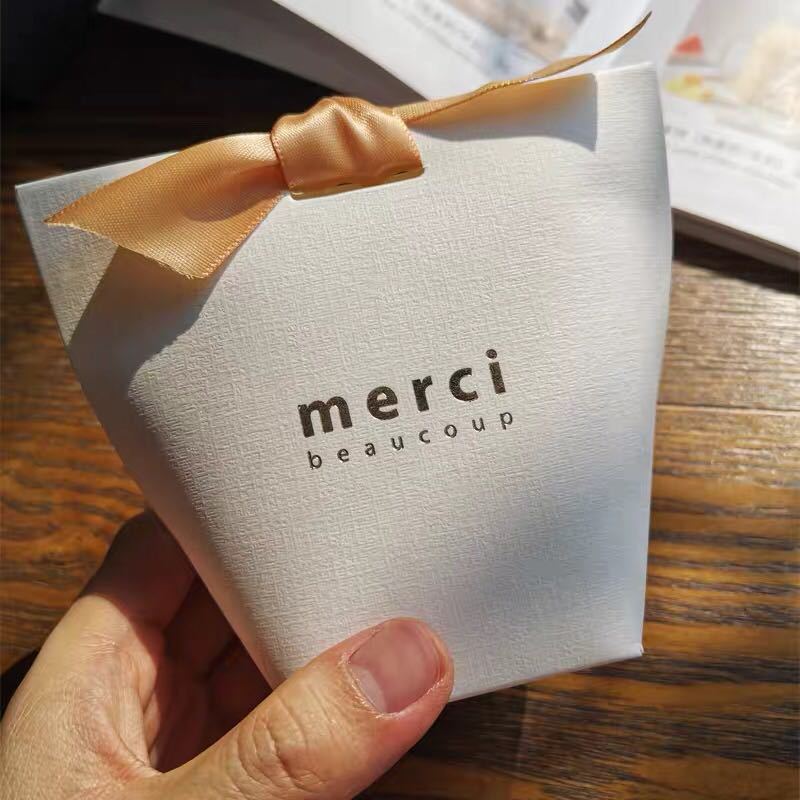 韩式精美白卡特种纸压纹礼品彩盒现货烫金折叠喜糖包装盒子可设计