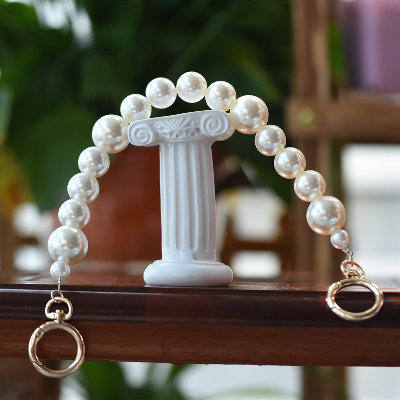 One-shoulder bag pearl on chain