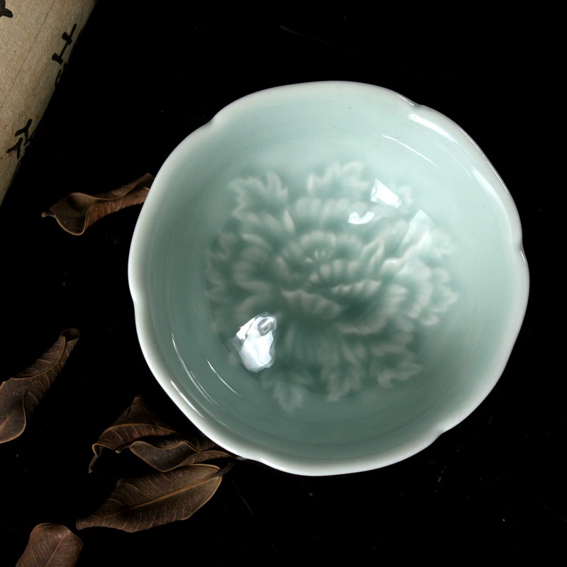 Кунг-фу чайный набор оптом Гуколоновая чаша чайная Ceramics Celadon Bean Green тиснение Пионовая чашка чая