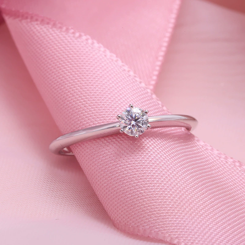 Органическое изысканное небольшое классическое diamondring, 750 проба золота