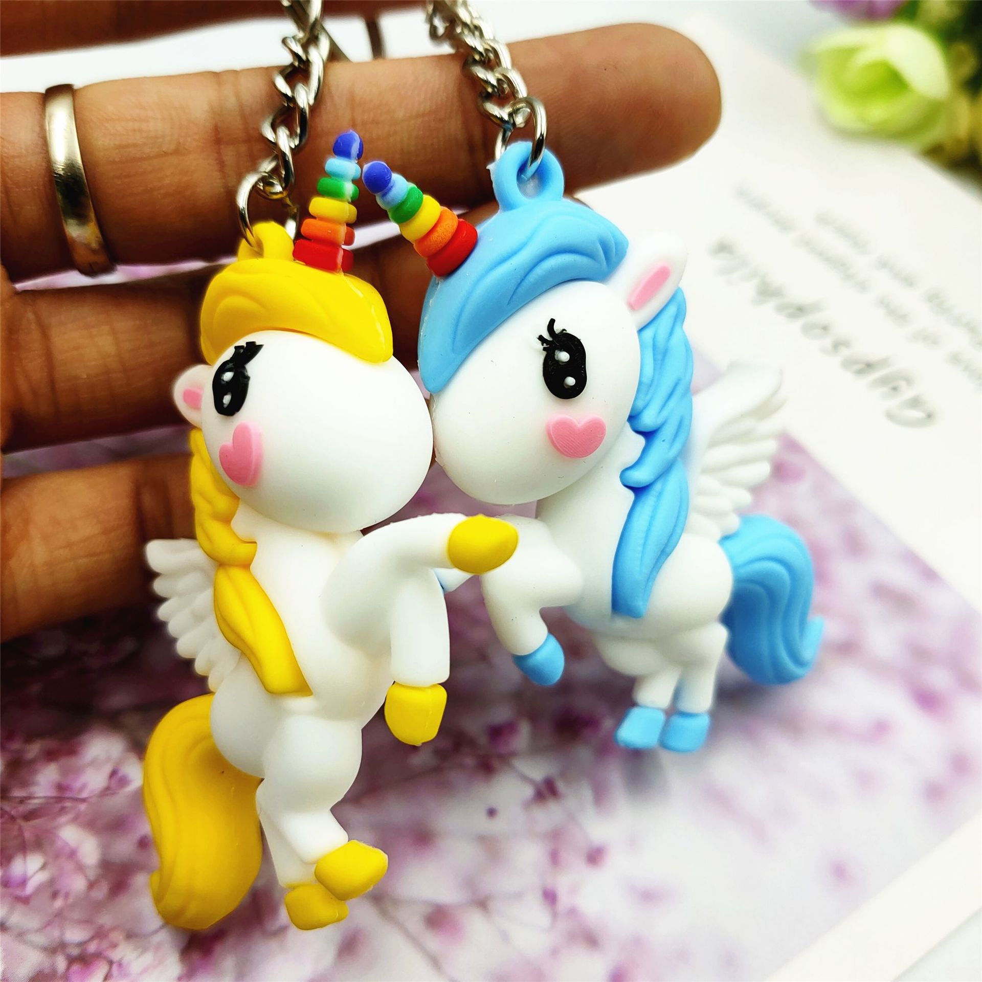 Amazon popular lindo Pegasus unicornio llavero colgante bolso adornos catch muñeca máquina pequeño regalo