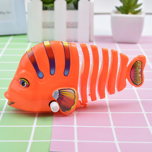 Cartoon creative wind-up swinging fish imitation small animal that can run small gift with moving tail fish children's toy