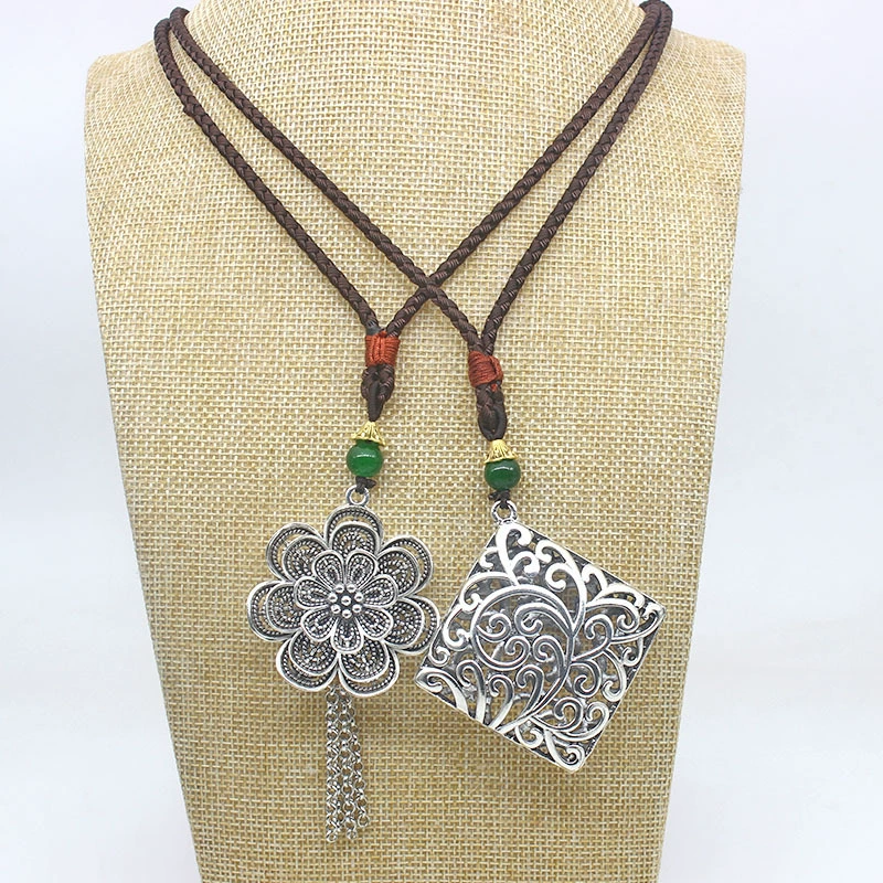 Retro long sweater, one bead bracelet, necklace, 2021 years