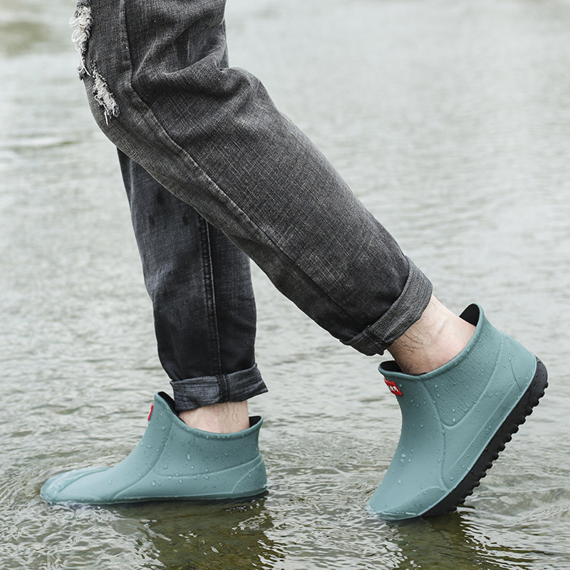 Botas de lluvia para hombres antideslizantes Botas de lluvia de moda impermeables forradas de lana zapatos de goma cálidos trabajo de cocina zapatos de agua cortos de media pantorrilla
