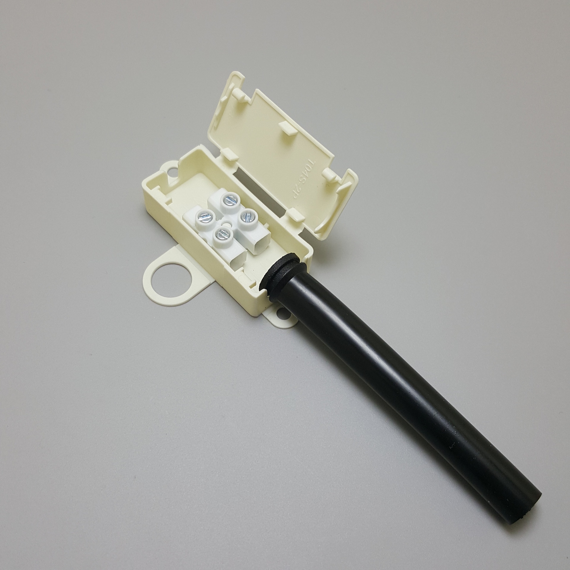 T04S-2P欧规端子盒VDE认证二进二出接线盒带黑色胶管两位接线盒