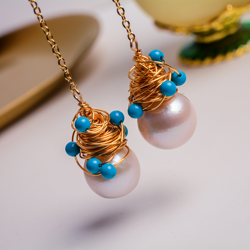 Pendientes vintage barrocos de perla de río con turquesa y oro_voghion.com